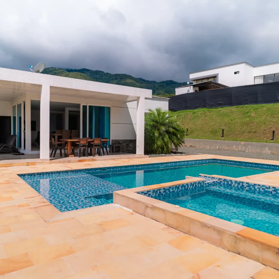 Cabaña Exclusiva con Vista al Lago Calima: Piscina Privada, Jacuzzi y Naturaleza